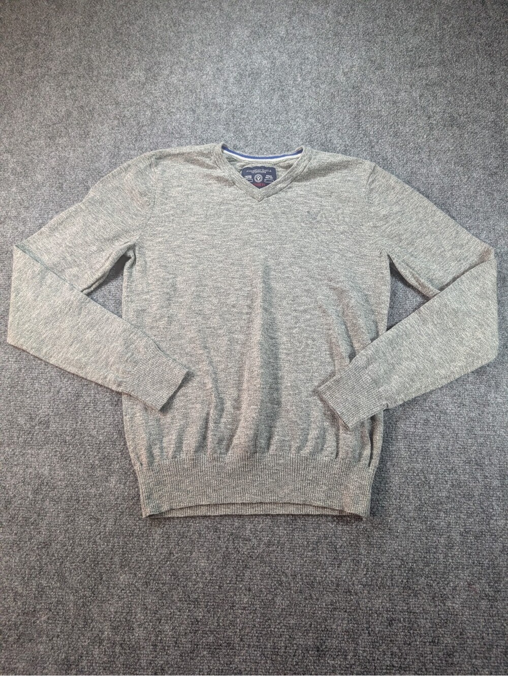 American Eagle Outfitters Mens XS Athletic Fit Gray V-Neck Cotton Sweater